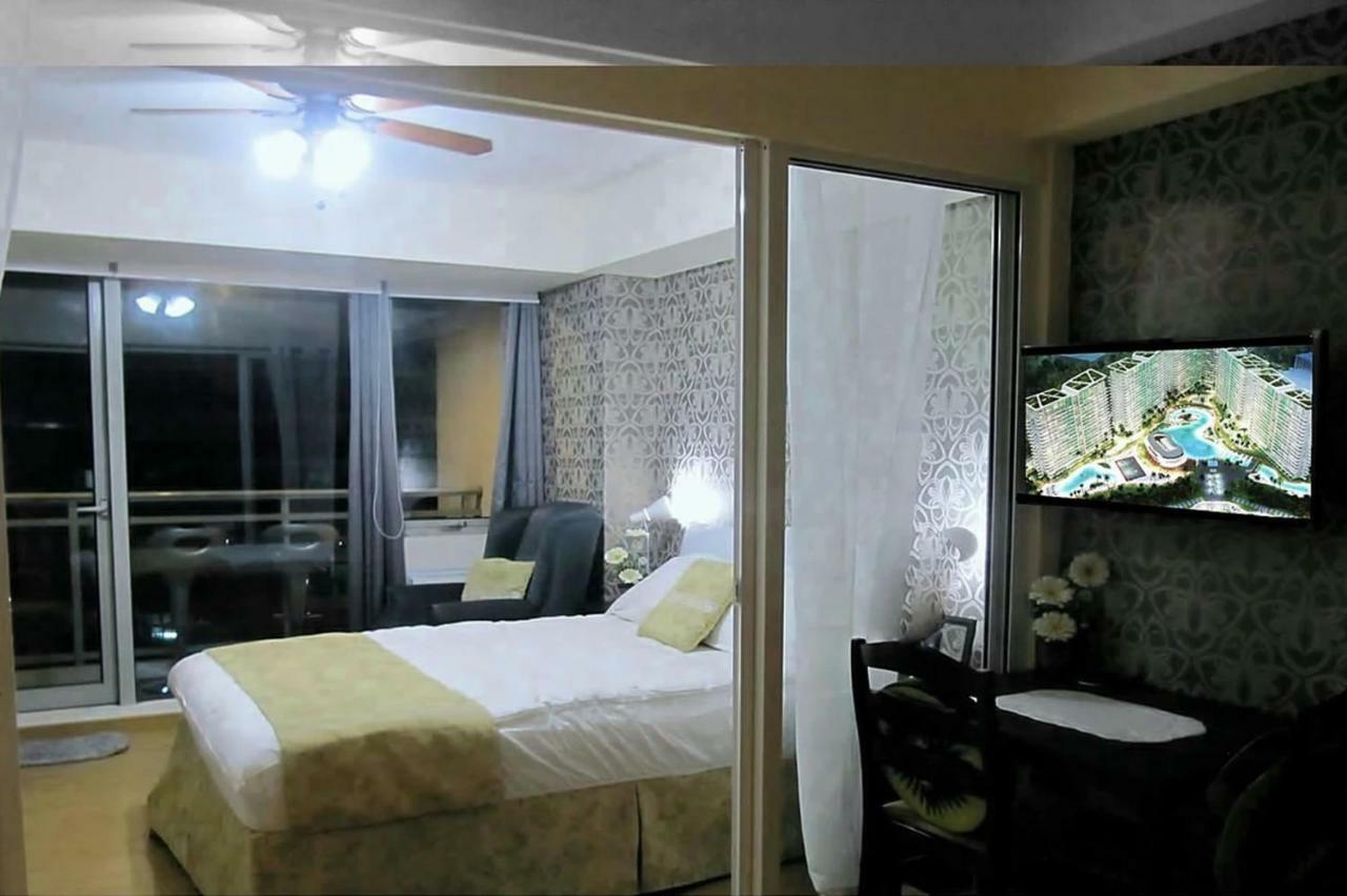 Azure C5 Man-Made Beach Balcony Multiple Units Manila Exterior foto