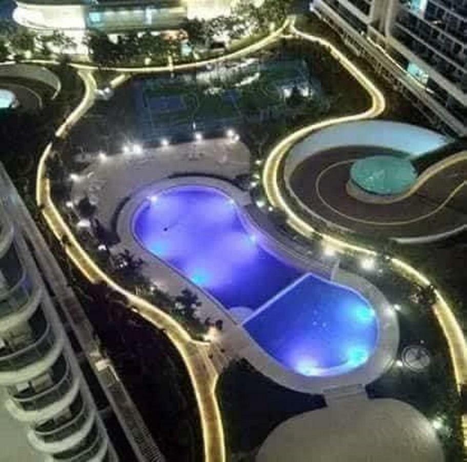Azure C5 Man-Made Beach Balcony Multiple Units Manila Exterior foto